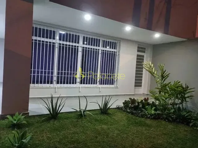 Comercial com 300m² 4 quartos e 5 banheiros, à venda, no bairro Vila Paraíba em Guaratinguetá