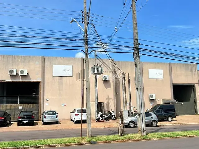 Galpão / Barracão com 645m², para alugar, no bairro Jardim Vale das Perobas em Arapongas