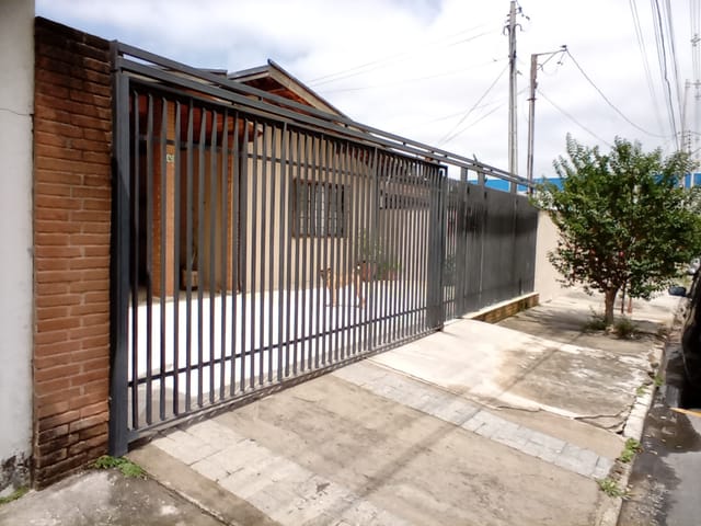 Comercial com 254m² 3 quartos e 1 banheiro, à venda, no bairro São Benedito em Pindamonhangaba