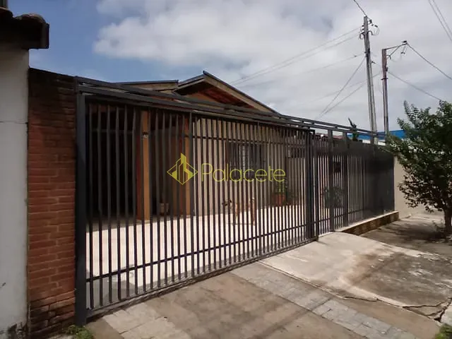 Comercial com 254m² 3 quartos e 1 banheiro, à venda, no bairro São Benedito em Pindamonhangaba