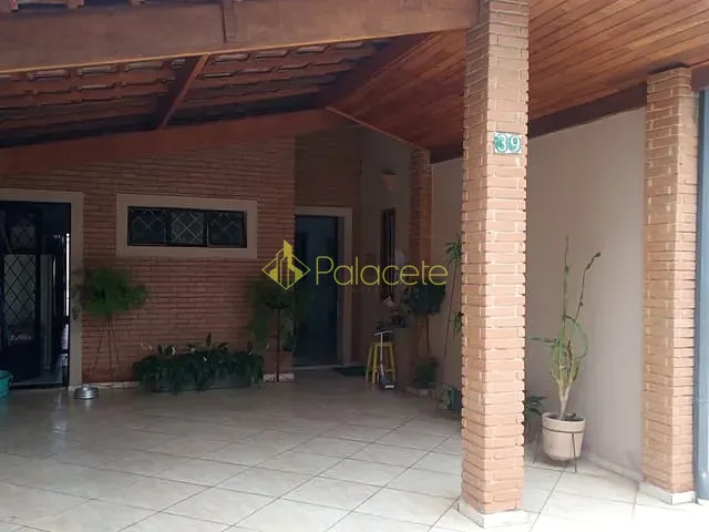 Comercial com 254m² 3 quartos e 1 banheiro, à venda, no bairro São Benedito em Pindamonhangaba