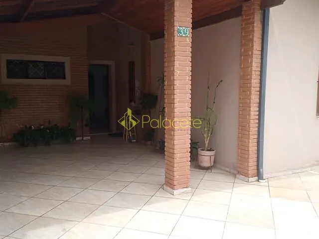 Comercial com 254m² 3 quartos e 1 banheiro, à venda, no bairro São Benedito em Pindamonhangaba