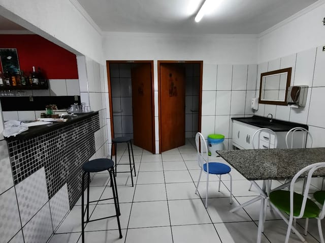 Loja com 300m² 1 quarto e 5 banheiros, à venda, no bairro Cidade Nova em Pindamonhangaba