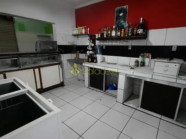 Loja com 300m² 1 quarto e 5 banheiros, à venda, no bairro Cidade Nova em Pindamonhangaba