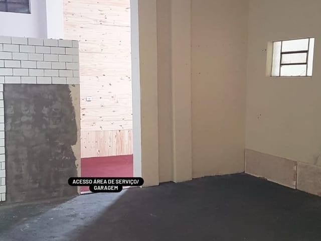 Comercial com 250m² 3 quartos e 3 banheiros, à venda, no bairro Esplanada Santa Terezinha em Taubaté