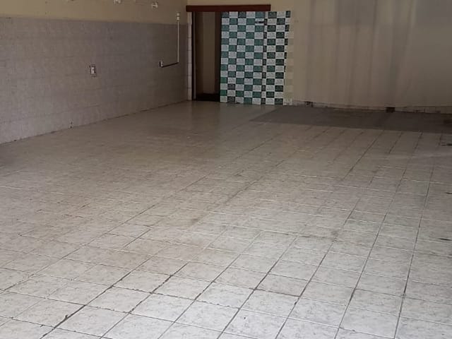 Comercial com 250m² 3 quartos e 3 banheiros, à venda, no bairro Esplanada Santa Terezinha em Taubaté