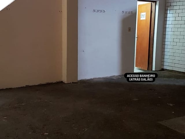 Comercial com 250m² 3 quartos e 3 banheiros, à venda, no bairro Esplanada Santa Terezinha em Taubaté