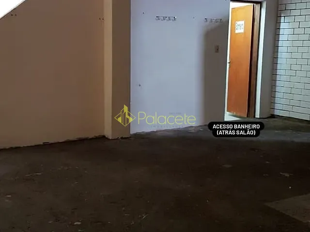 Comercial com 250m² 3 quartos e 3 banheiros, à venda, no bairro Esplanada Santa Terezinha em Taubaté