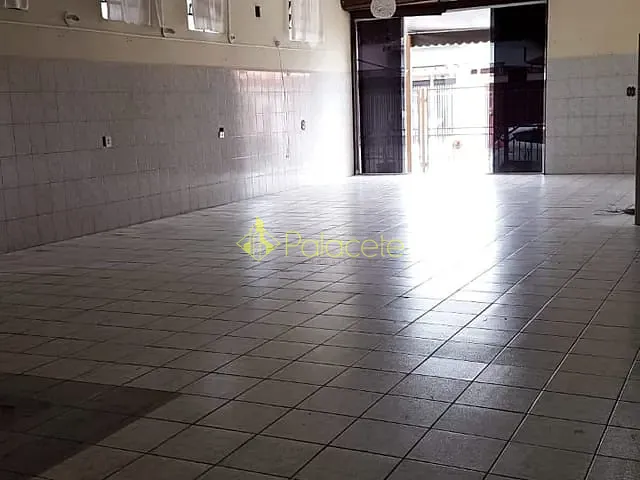 Comercial com 250m² 3 quartos e 3 banheiros, à venda, no bairro Esplanada Santa Terezinha em Taubaté