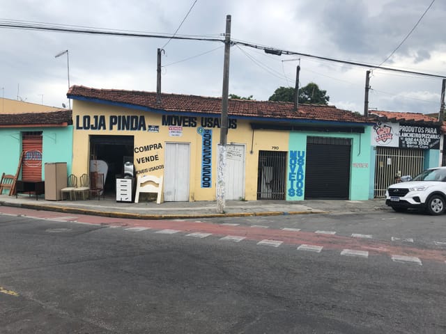 Prédio com 618m², à venda, no bairro Chácara Galega em Pindamonhangaba