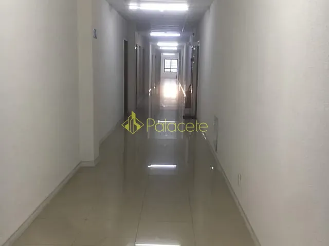 Sala com 38m², à venda, no bairro Centro em Pindamonhangaba