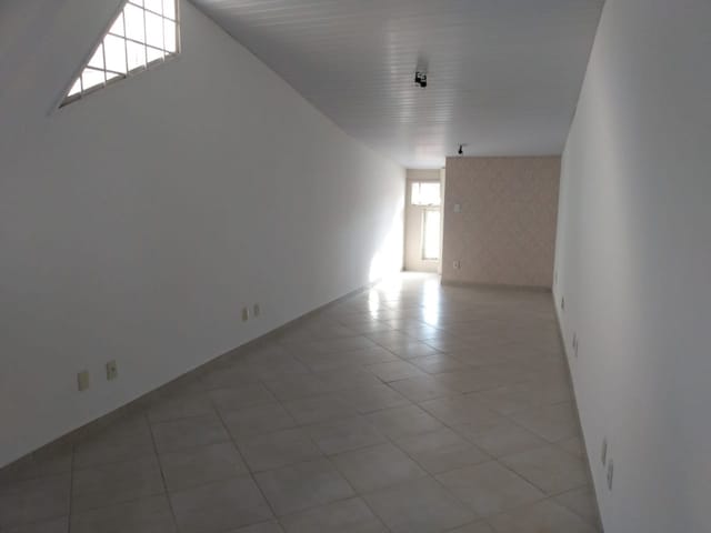 Sala com 60m², para alugar, no bairro Centro em Pindamonhangaba
