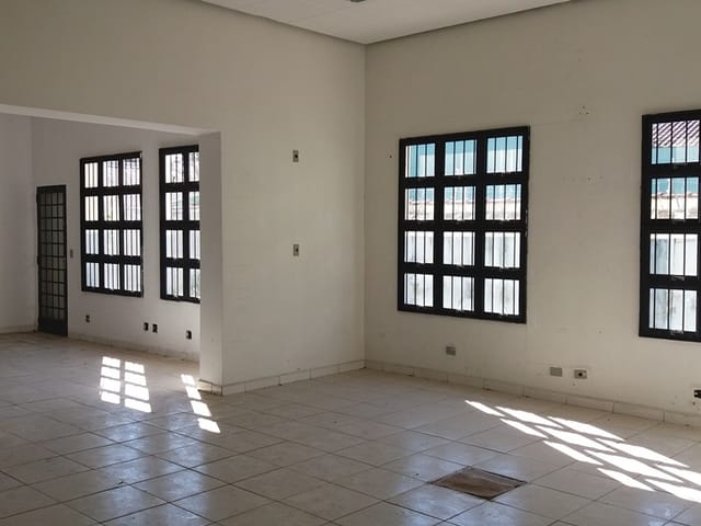 Comercial com 340m² 3 quartos e 3 banheiros, à venda, no bairro Centro em Pindamonhangaba