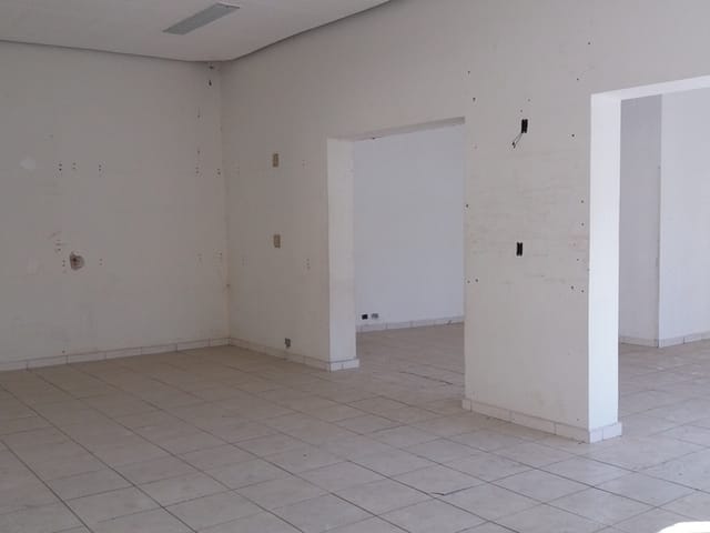 Comercial com 340m² 3 quartos e 3 banheiros, à venda, no bairro Centro em Pindamonhangaba