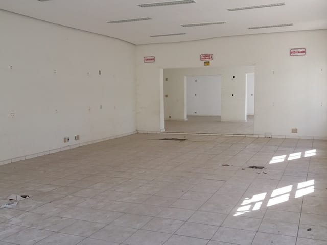 Comercial com 340m² 3 quartos e 3 banheiros, à venda, no bairro Centro em Pindamonhangaba