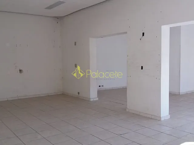 Comercial com 340m² 3 quartos e 3 banheiros, à venda, no bairro Centro em Pindamonhangaba