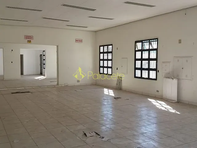 Comercial com 340m² 3 quartos e 3 banheiros, à venda, no bairro Centro em Pindamonhangaba