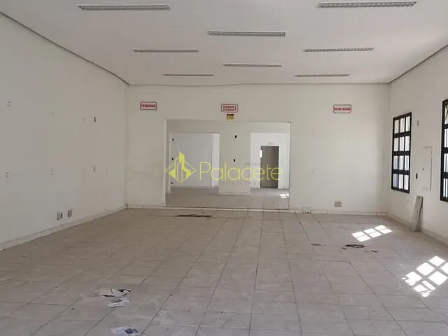 Comercial com 340m² 3 quartos e 3 banheiros, à venda, no bairro Centro em Pindamonhangaba