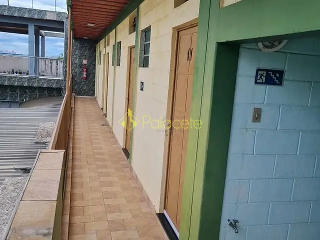 Comercial com 500m² 13 quartos e 10 banheiros, à venda, no bairro Jardim Santa Tereza em Taubaté