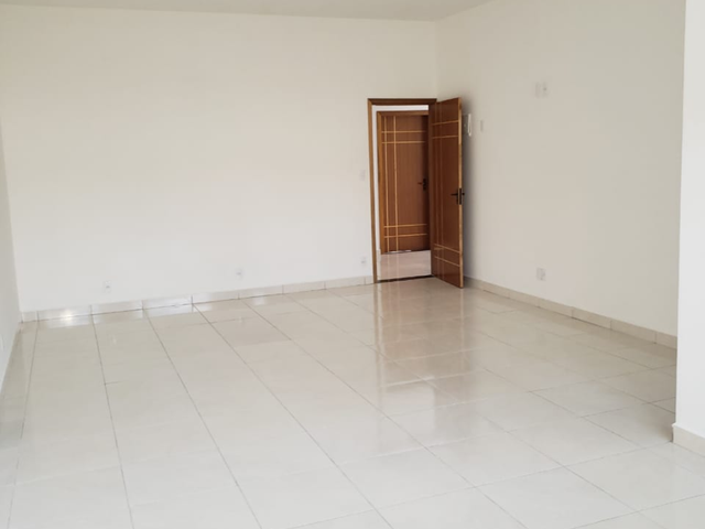 Prédio com 300m², à venda, no bairro Residencial Mombaça em Pindamonhangaba