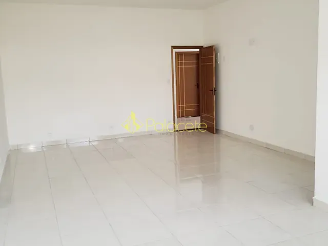 Prédio com 300m², à venda, no bairro Residencial Mombaça em Pindamonhangaba