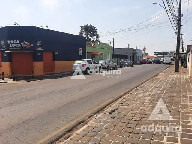 Casa com 315m², à venda, no bairro Uvaranas em Ponta Grossa