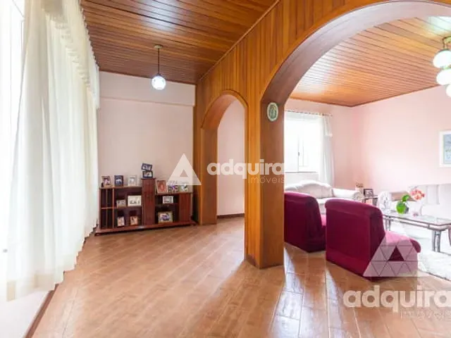 Casa com 391m² 2 quartos e 3 banheiros, à venda, no bairro Centro em Ponta Grossa