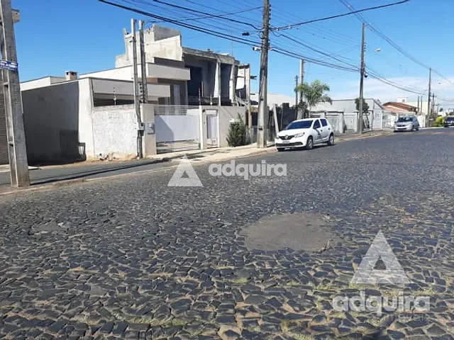 Casa com 300m² 3 quartos e 3 banheiros, à venda, no bairro Jardim Carvalho em Ponta Grossa