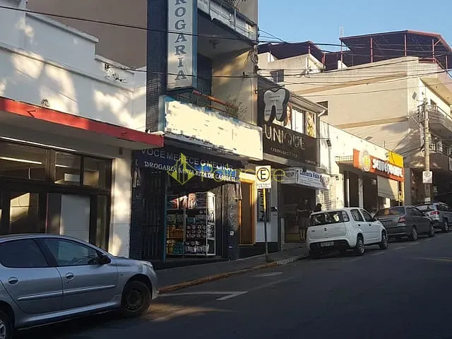 Prédio com 575m², à venda, no bairro Centro em Aparecida