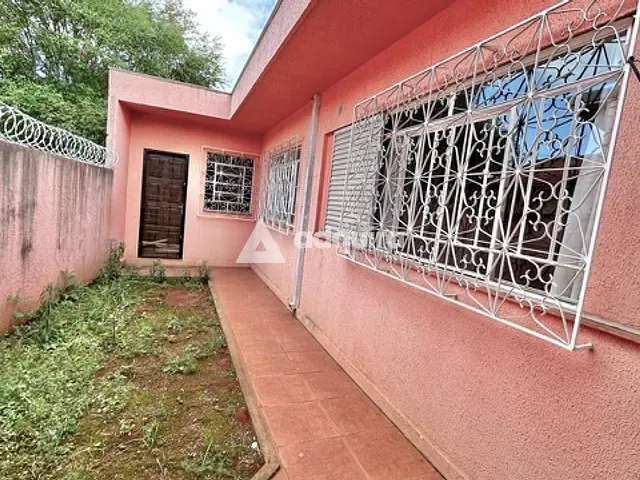 Casa com 410m² 3 quartos e 3 banheiros, à venda, no bairro Uvaranas em Ponta Grossa