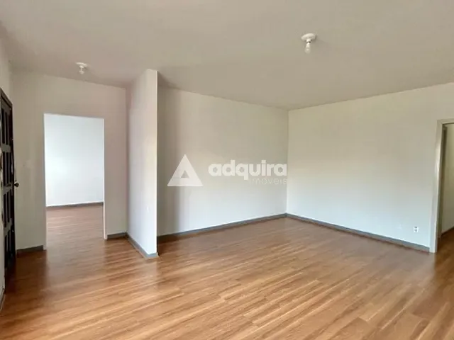 Casa com 410m² 3 quartos e 3 banheiros, à venda, no bairro Uvaranas em Ponta Grossa
