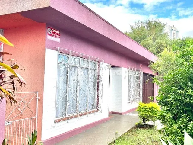 Casa com 410m² 3 quartos e 3 banheiros, à venda, no bairro Uvaranas em Ponta Grossa