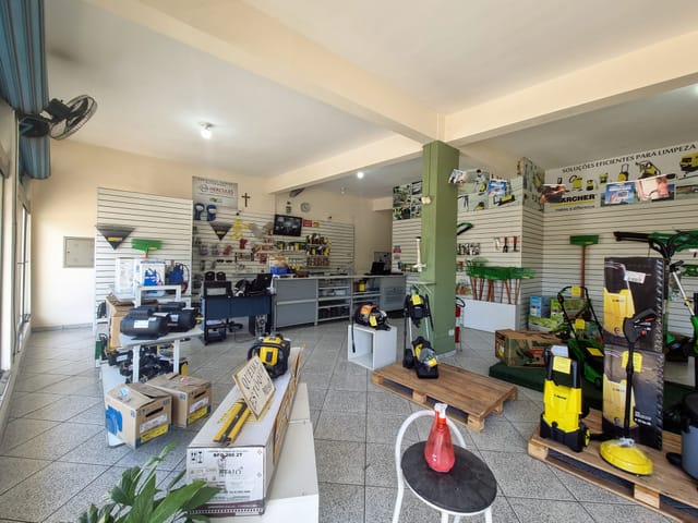 Prédio com 220m², à venda ou para alugar, no bairro Chácara Galega em Pindamonhangaba
