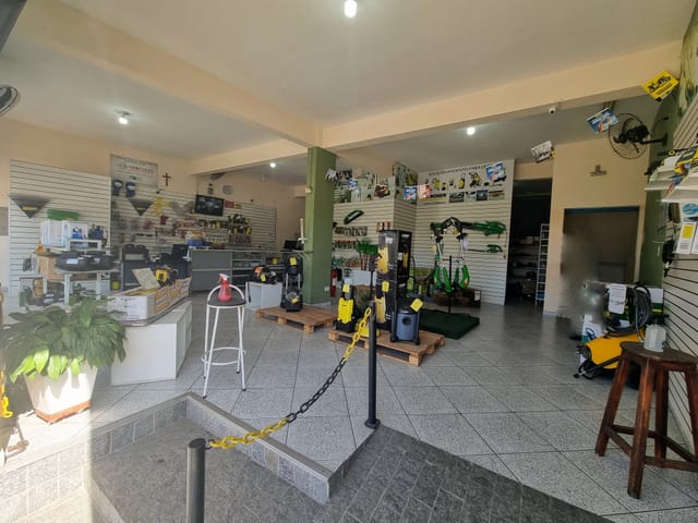 Prédio com 220m², à venda ou para alugar, no bairro Chácara Galega em Pindamonhangaba