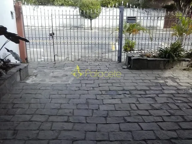 Comercial com 302m² 6 quartos e 2 banheiros, à venda, no bairro Centro em Pindamonhangaba