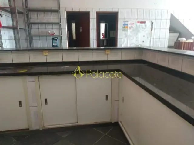 Comercial com 70m², para alugar, no bairro Residencial Mombaça em Pindamonhangaba
