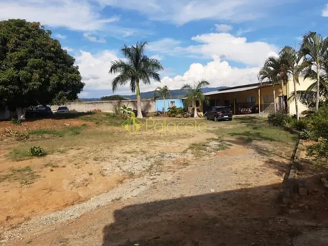 Prédio à venda, no bairro Centro em Pindamonhangaba
