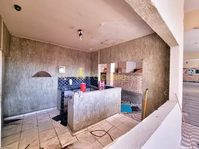Loja com 620m², para alugar, no bairro Santana em Pindamonhangaba