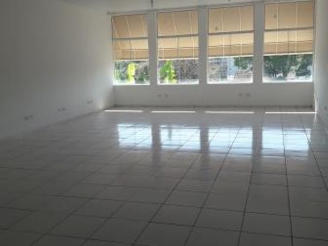 Sala para alugar, no bairro Centro em Pindamonhangaba