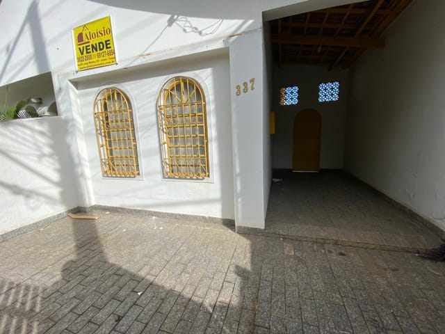 Comercial com 352m² 2 quartos e 2 banheiros, à venda, no bairro Centro em Taubaté