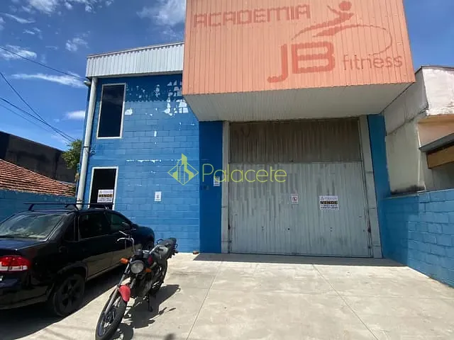 Prédio com 300m², à venda, no bairro São Benedito em Pindamonhangaba