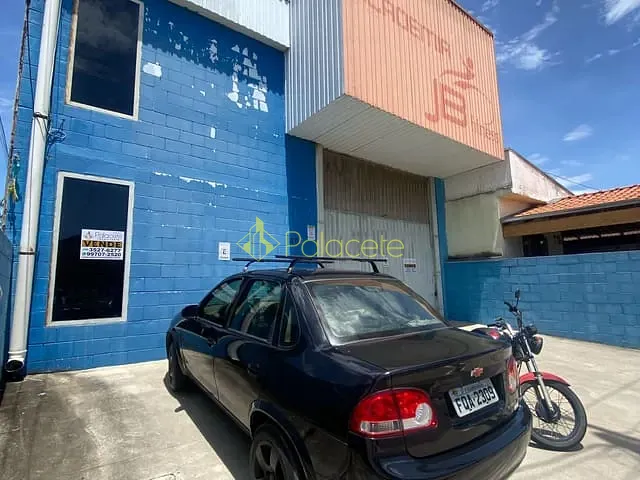 Prédio com 300m², à venda, no bairro São Benedito em Pindamonhangaba