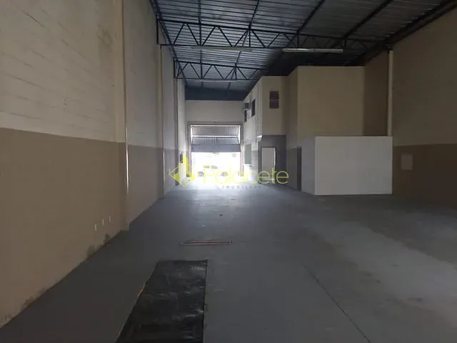 Prédio com 300m², à venda, no bairro São Benedito em Pindamonhangaba