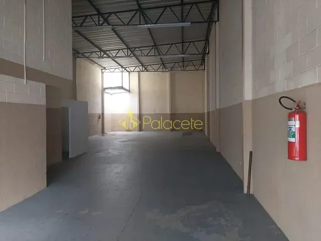 Prédio com 300m², à venda, no bairro São Benedito em Pindamonhangaba