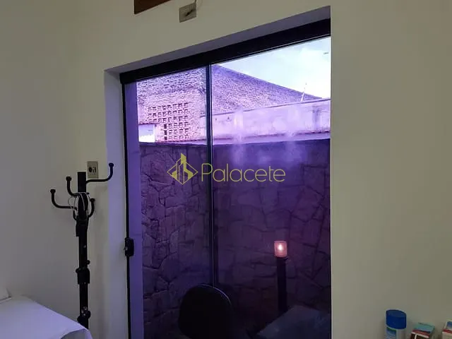 Sala à venda, no bairro São Benedito em Pindamonhangaba