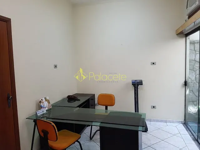 Sala à venda, no bairro São Benedito em Pindamonhangaba