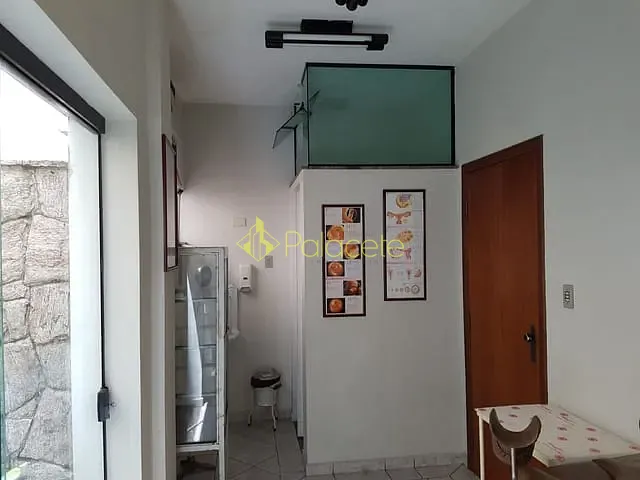 Sala à venda, no bairro São Benedito em Pindamonhangaba