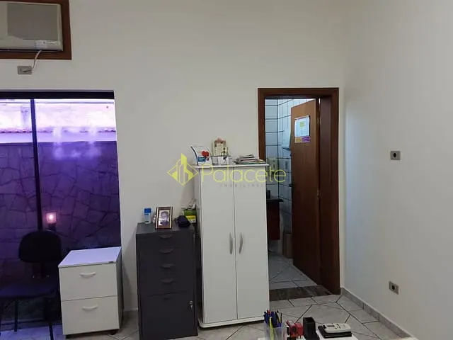 Sala à venda, no bairro São Benedito em Pindamonhangaba