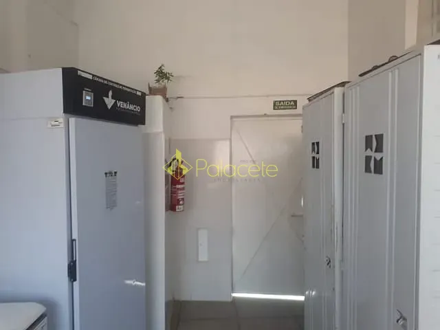 Prédio com 248m² 3 quartos e 1 banheiro, à venda, no bairro Laerte Assunção em Pindamonhangaba