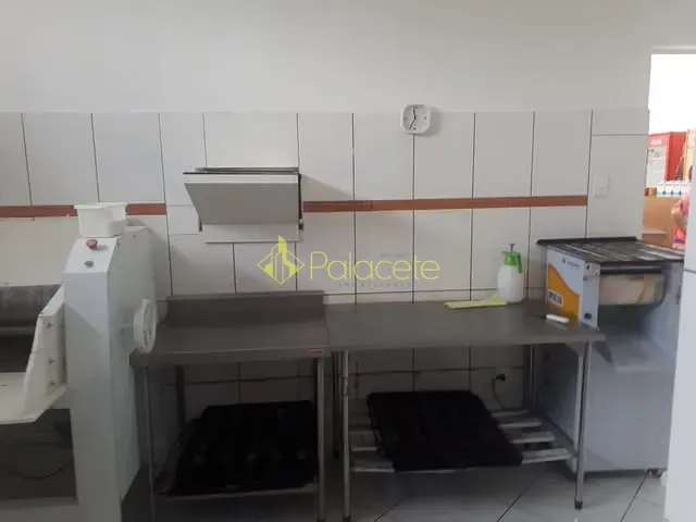 Prédio com 248m² 3 quartos e 1 banheiro, à venda, no bairro Laerte Assunção em Pindamonhangaba